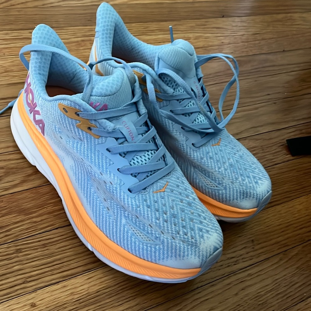 BRAND NEW HOKA CLIFTON 9s